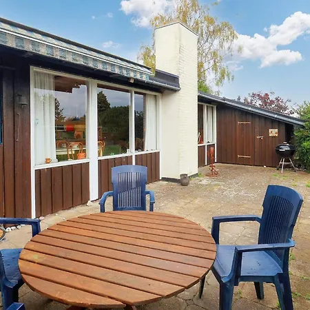 4 Person In Frorup-by Traum * Frorup